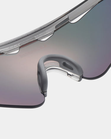 Transparent løbe solbriller med farvet glas, detaljebillede