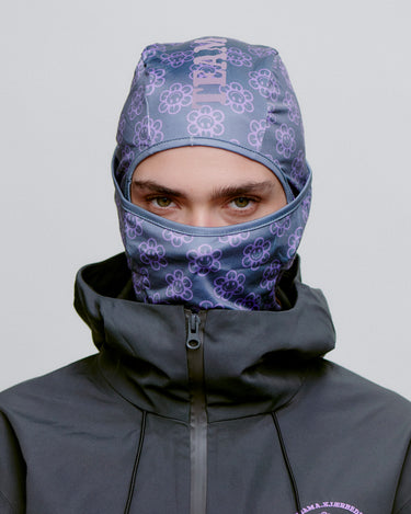 Blomstret A.Kjærbede balaclava med logo, foran på dame