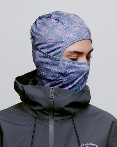 Blomstret A.Kjærbede balaclava, fra siden på dame