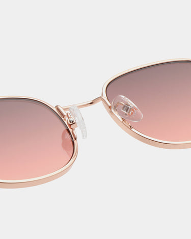 Firkantet A.Kjærbede metalstel solbriller med rose gold glas - detaljebillede af silikonenæsepuder