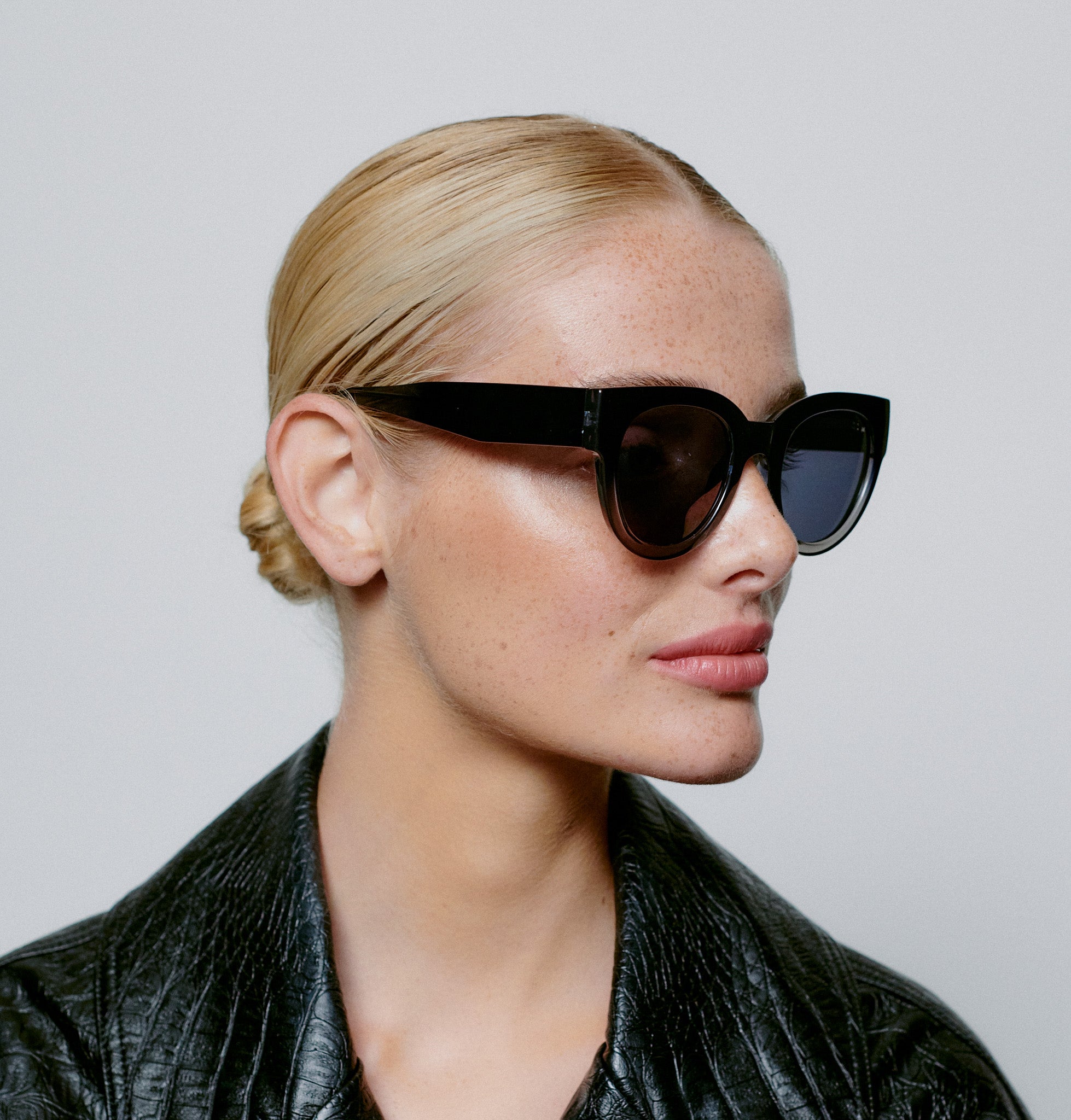 Lilly - Black/Grey Transparent