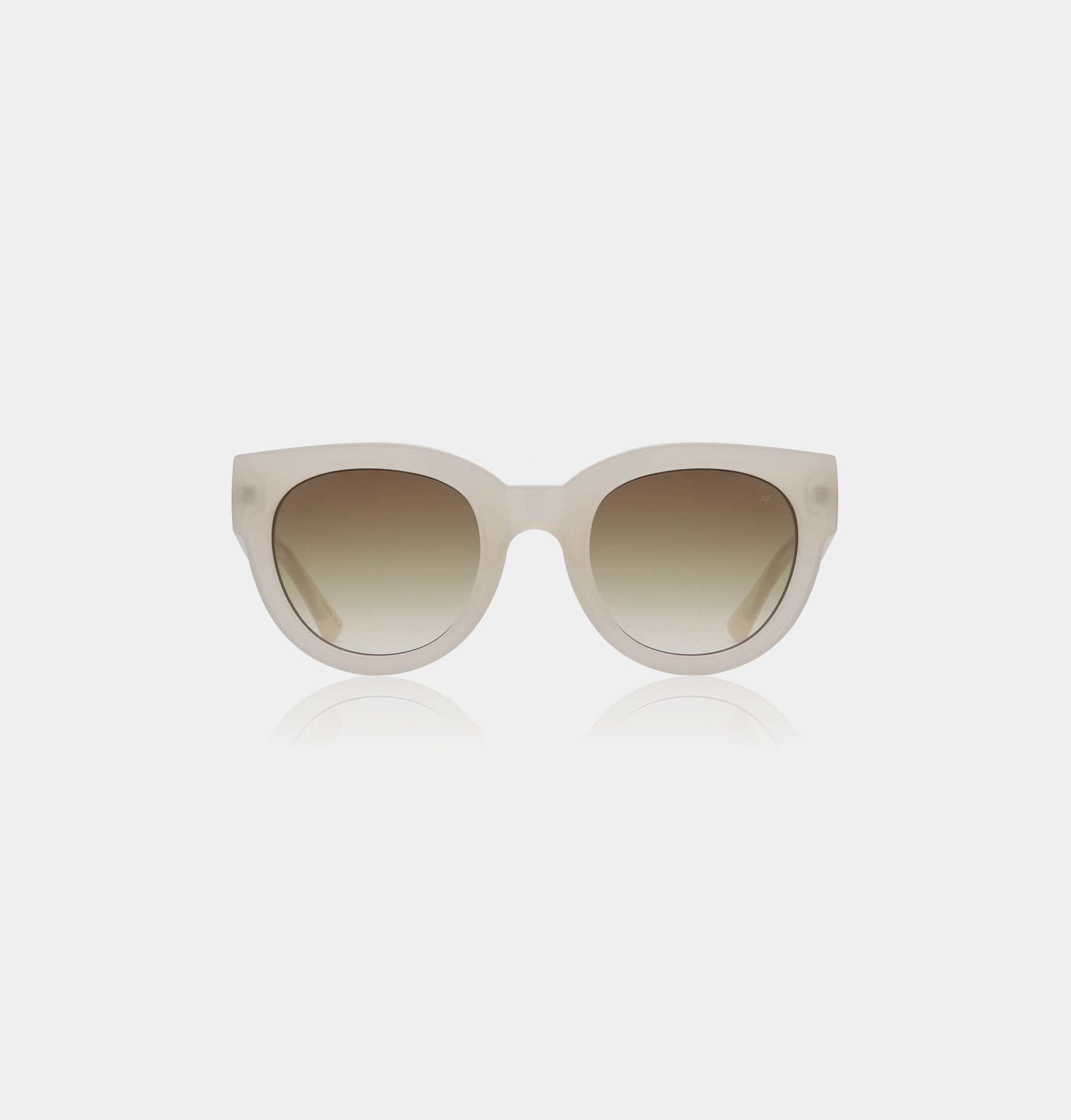 Lilly - Cream Bone