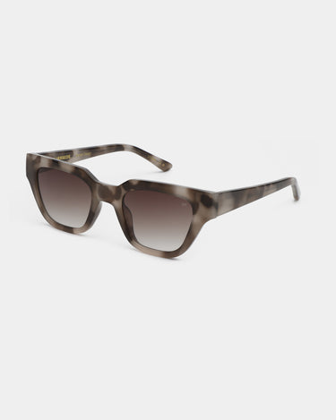 Cateye solbrille i brun stel fra siden