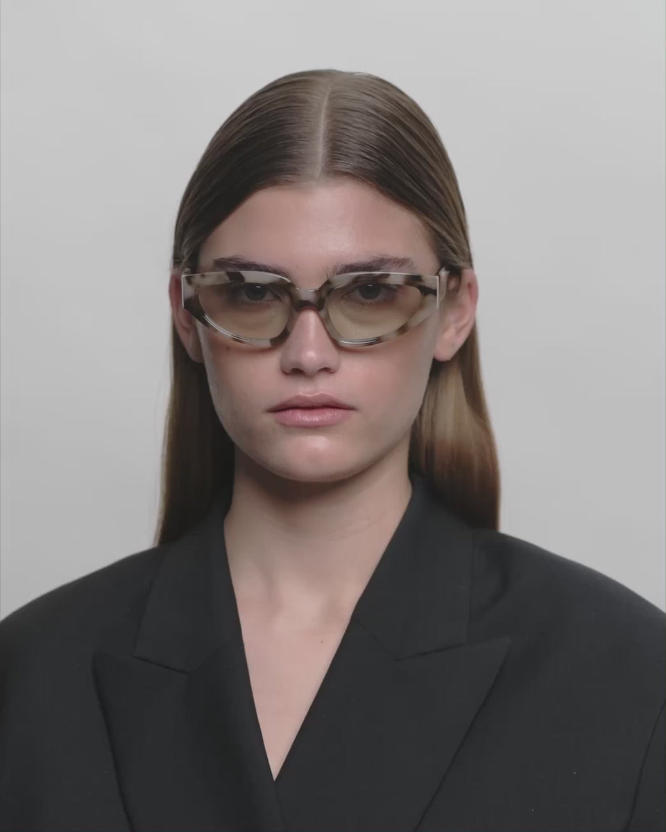 Cat-eye solbriller i brun stel kvinde video