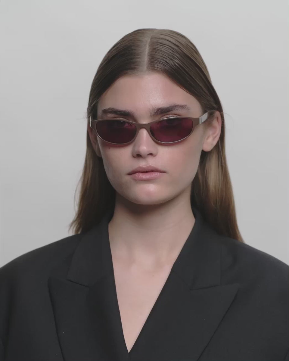 Cat-eye A.Kjærbede solbriller med lilla glas - video dame