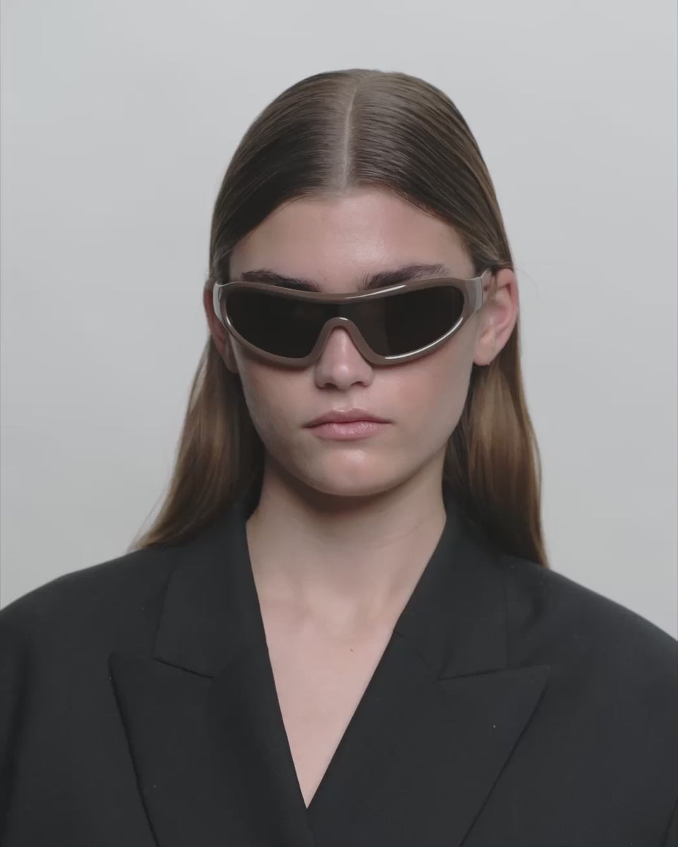 brune sports A.Kjærbede solbriller med brun glas -  dame video